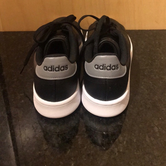 Men’s size 8.5 New Adidas sneakers - Picture 2 of 3